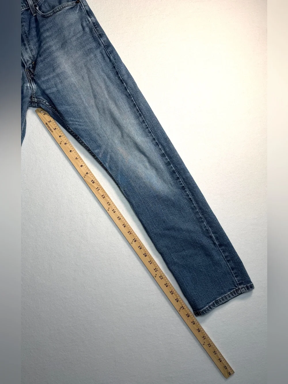 Levi's Men 513 Slim Straight Med-Dark Wash Actual Size 32 X 29 READ DESCRIPTION